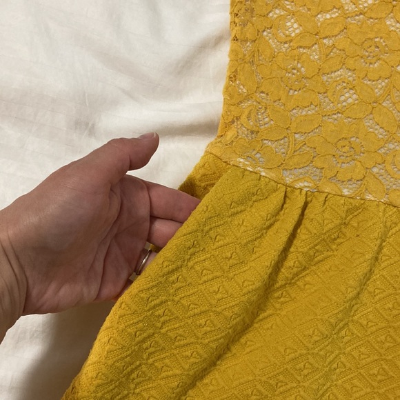 Beautiful mustard yellow dress - Picture 5 of 9